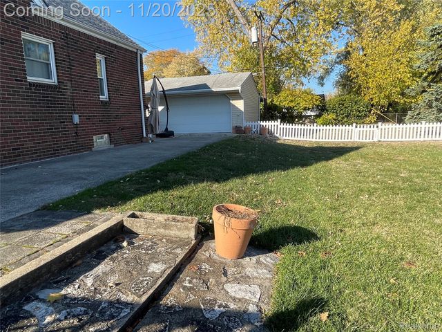 12742 Catalpa Street, Southgate, MI 48195