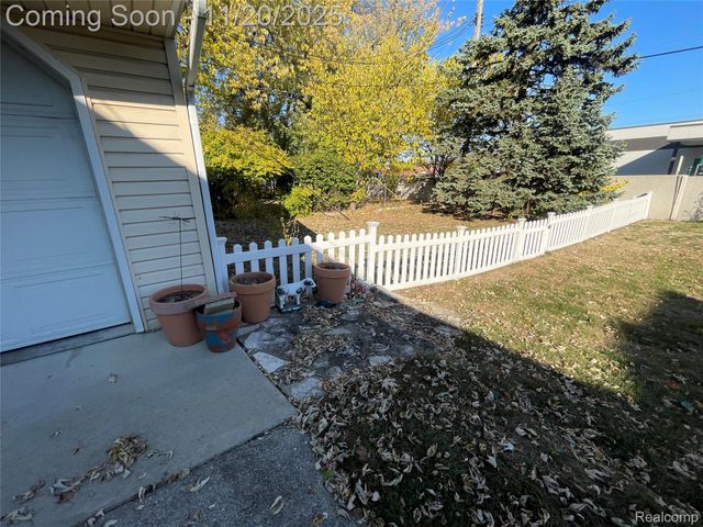 12742 Catalpa Street, Southgate, MI 48195