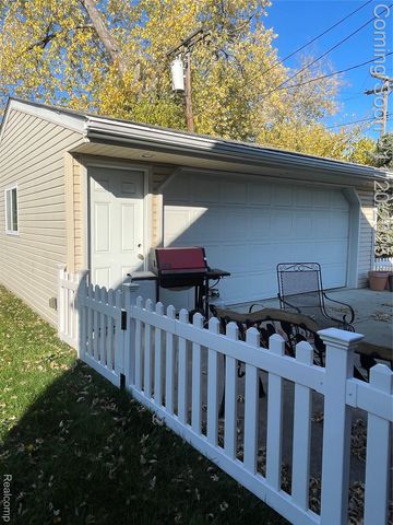 12742 Catalpa Street, Southgate, MI 48195