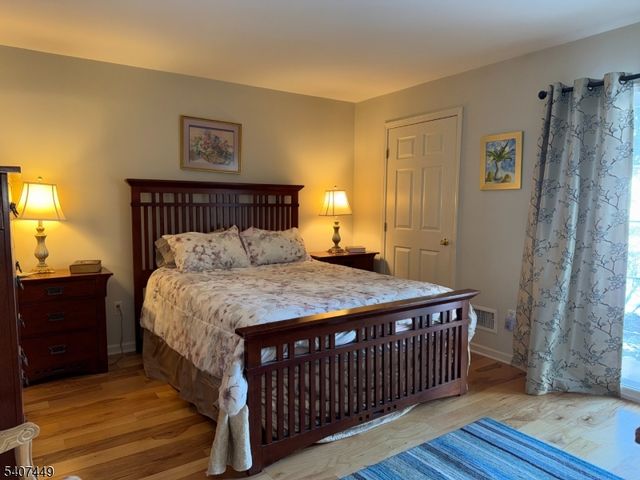 37 Chanda Ct, Clifton City, NJ 07012