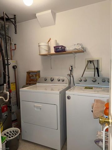 37 Chanda Ct, Clifton City, NJ 07012