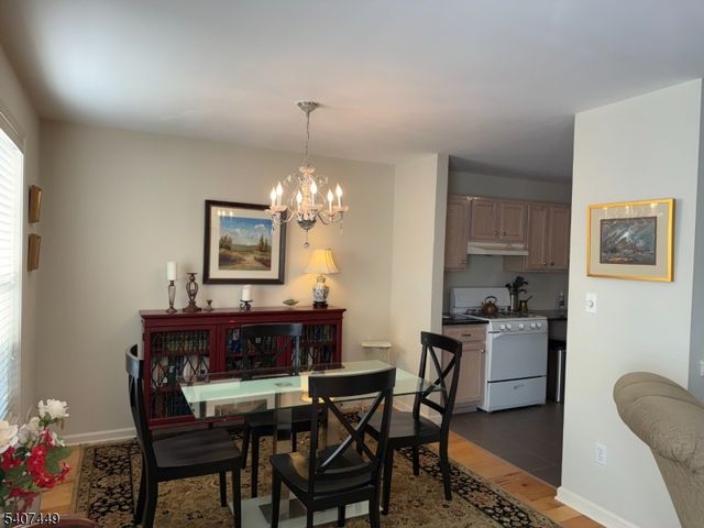 37 Chanda Ct, Clifton City, NJ 07012