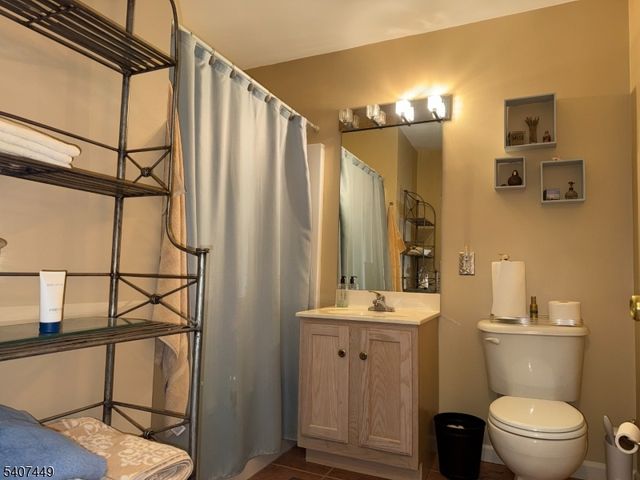 37 Chanda Ct, Clifton City, NJ 07012