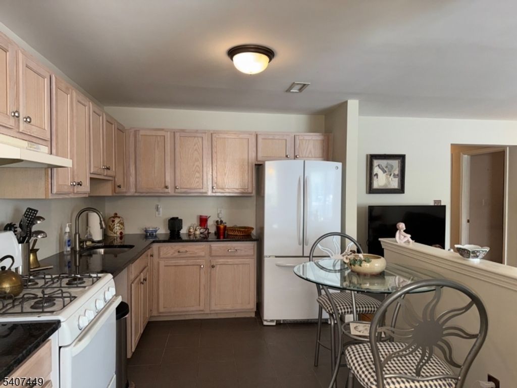 37 Chanda Ct, Clifton City, NJ 07012 — photo 5