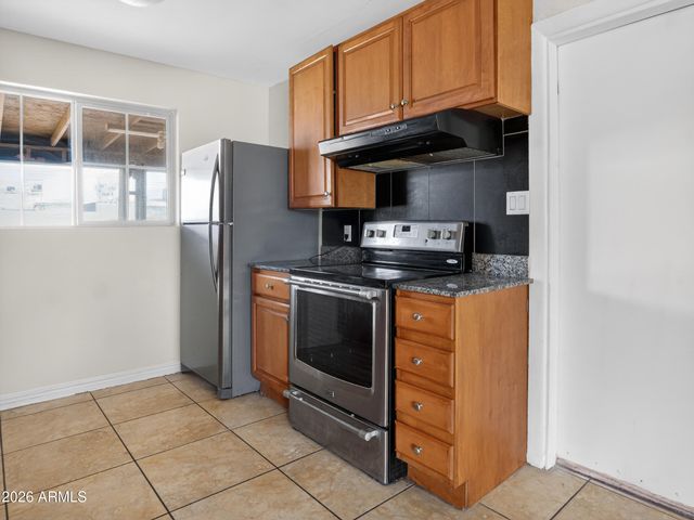 4542 W FAIRMOUNT Avenue, Phoenix, AZ 85031
