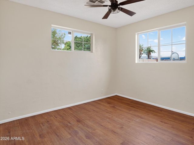 4542 W FAIRMOUNT Avenue, Phoenix, AZ 85031