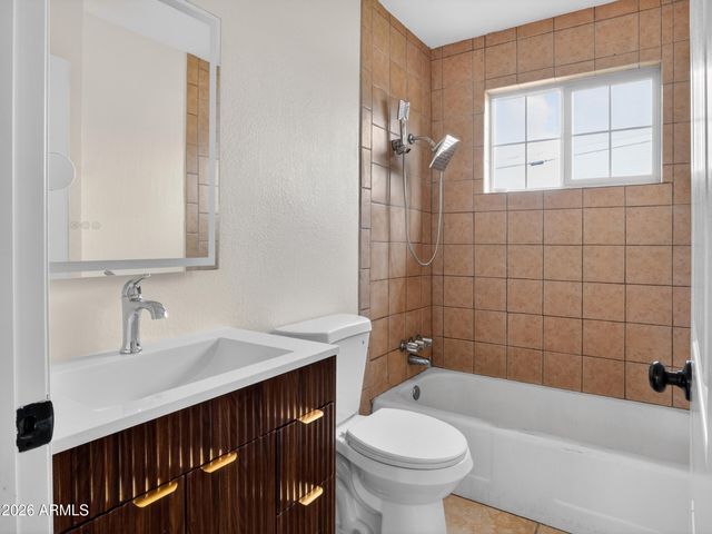 4542 W FAIRMOUNT Avenue, Phoenix, AZ 85031