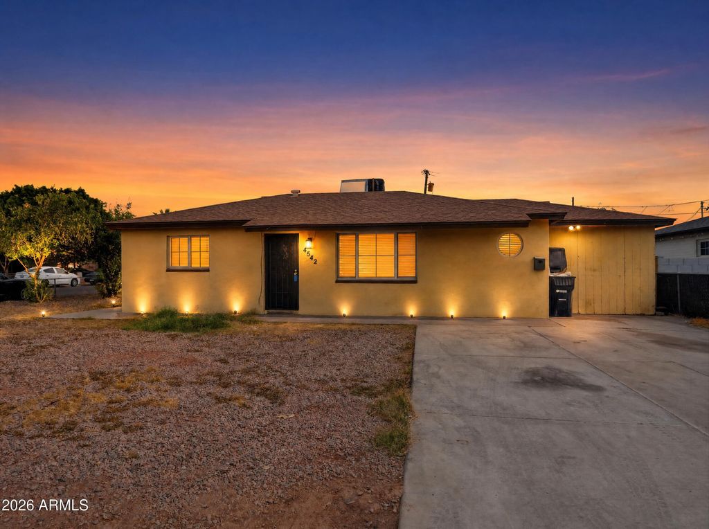 4542 W FAIRMOUNT Avenue, Phoenix, AZ 85031