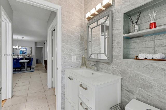 4534 S Carambola Circle S 27275, Coconut Creek, FL 33066