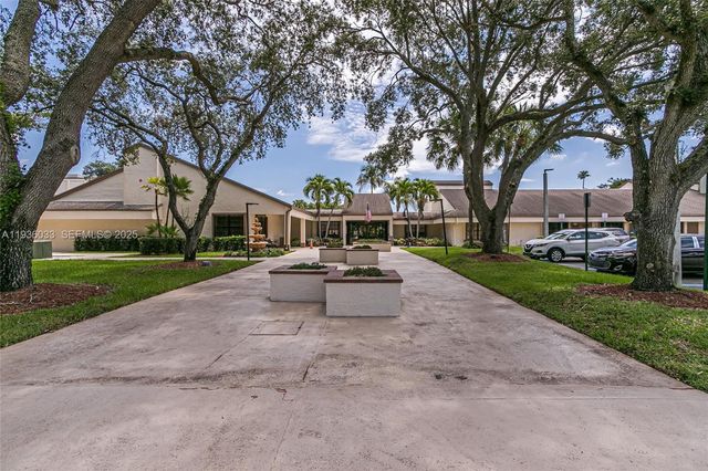 4534 S Carambola Circle S 27275, Coconut Creek, FL 33066