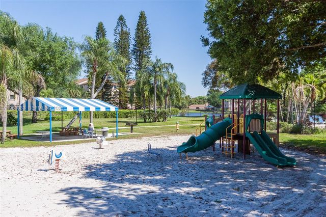 4534 S Carambola Circle S 27275, Coconut Creek, FL 33066