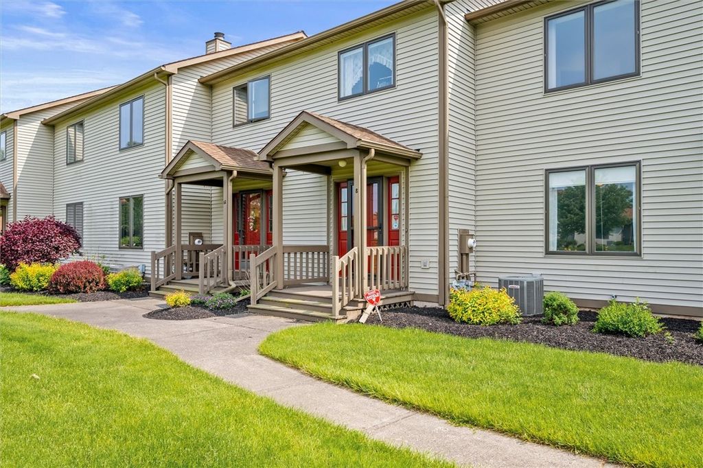8 Harrier Circle, Henrietta, NY 14623