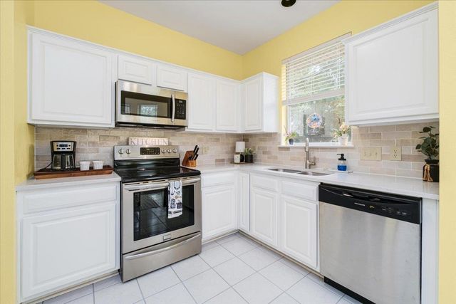 202 Meadow Woods DR, Kyle, TX 78640