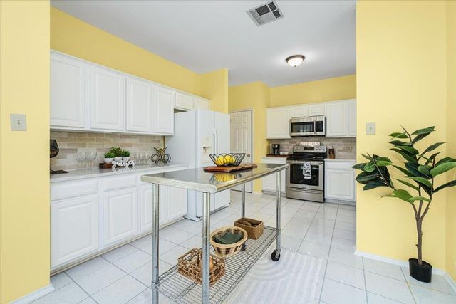 202 Meadow Woods DR, Kyle, TX 78640