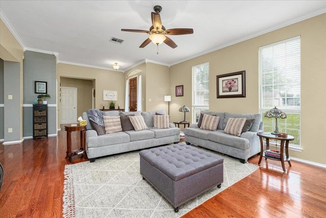 202 Meadow Woods DR, Kyle, TX 78640