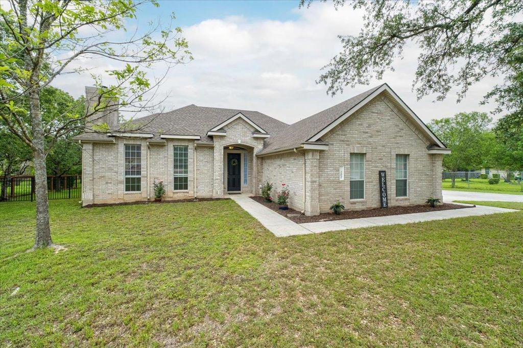 202 Meadow Woods DR, Kyle, TX 78640