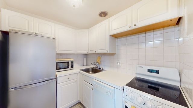 144 Commonwealth Ave 8, Boston, MA 02116