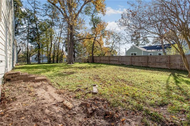 1207 East 27th Street, Bryan, TX 77803