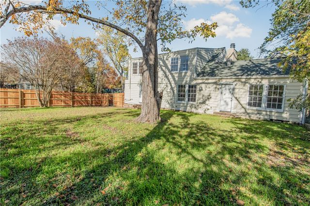 1207 East 27th Street, Bryan, TX 77803