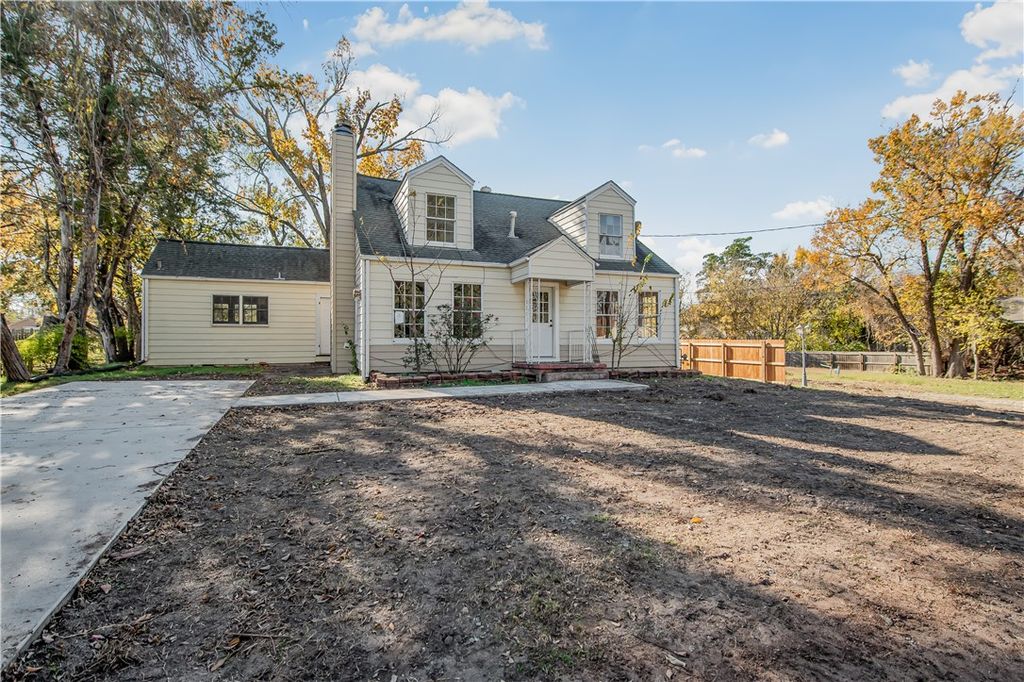 1207 East 27th Street, Bryan, TX 77803