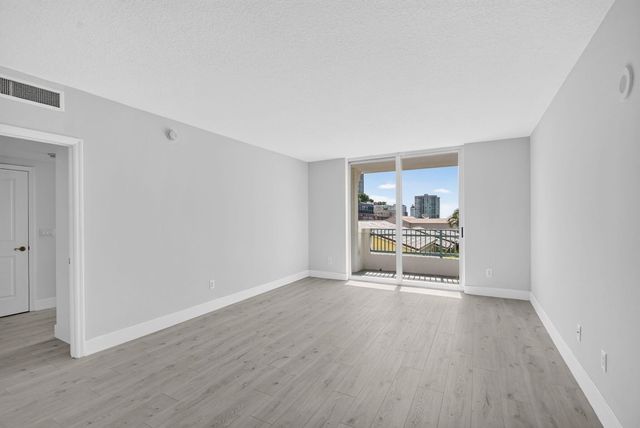 403 S Sapodilla Avenue 409, West Palm Beach, FL 33401
