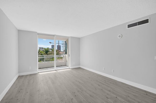 403 S Sapodilla Avenue 409, West Palm Beach, FL 33401