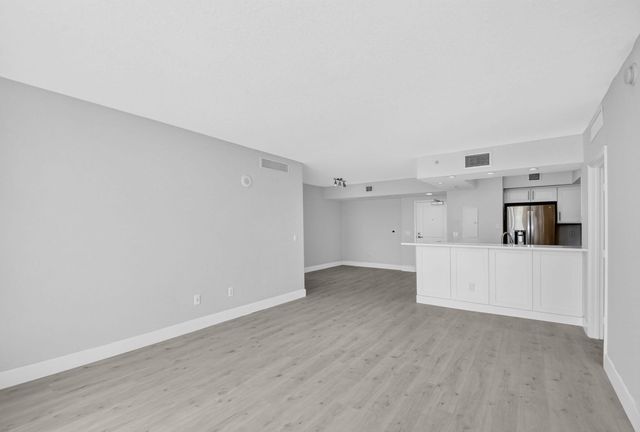 403 S Sapodilla Avenue 409, West Palm Beach, FL 33401