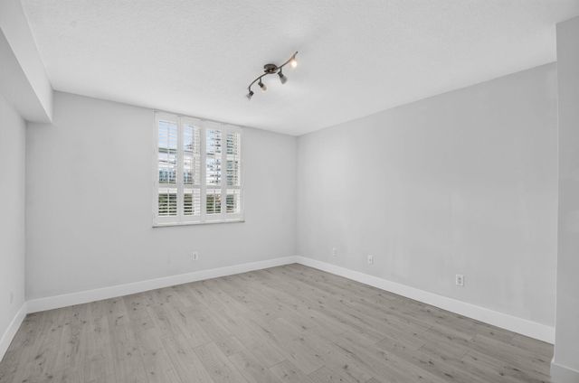 403 S Sapodilla Avenue 409, West Palm Beach, FL 33401