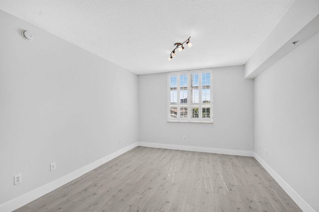 403 S Sapodilla Avenue 409, West Palm Beach, FL 33401