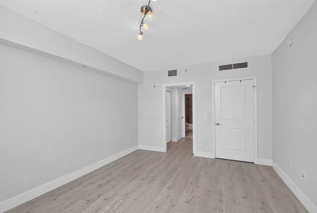 403 S Sapodilla Avenue 409, West Palm Beach, FL 33401
