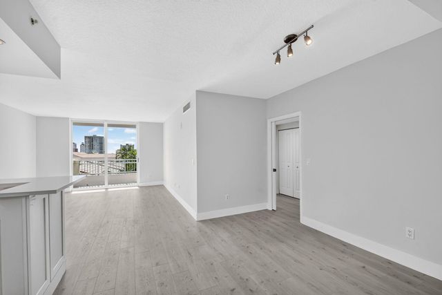 403 S Sapodilla Avenue 409, West Palm Beach, FL 33401