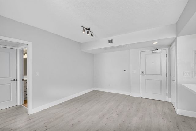 403 S Sapodilla Avenue 409, West Palm Beach, FL 33401