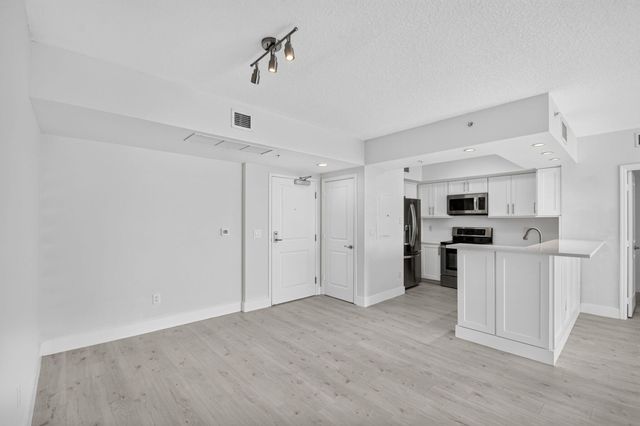 403 S Sapodilla Avenue 409, West Palm Beach, FL 33401