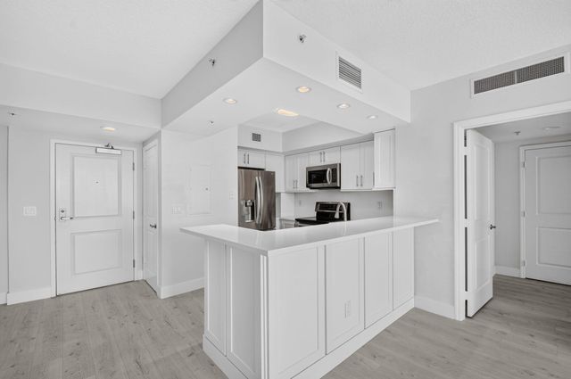 403 S Sapodilla Avenue 409, West Palm Beach, FL 33401