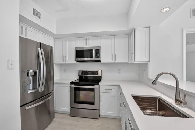 403 S Sapodilla Avenue 409, West Palm Beach, FL 33401