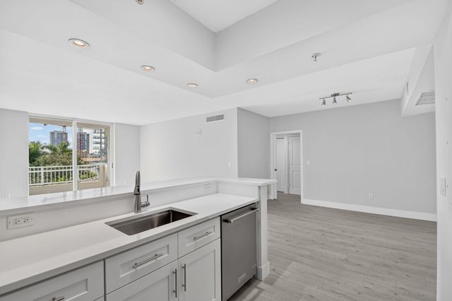 403 S Sapodilla Avenue 409, West Palm Beach, FL 33401