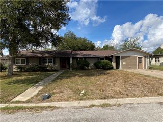 1211 Highland Ave, Alice, TX 78332