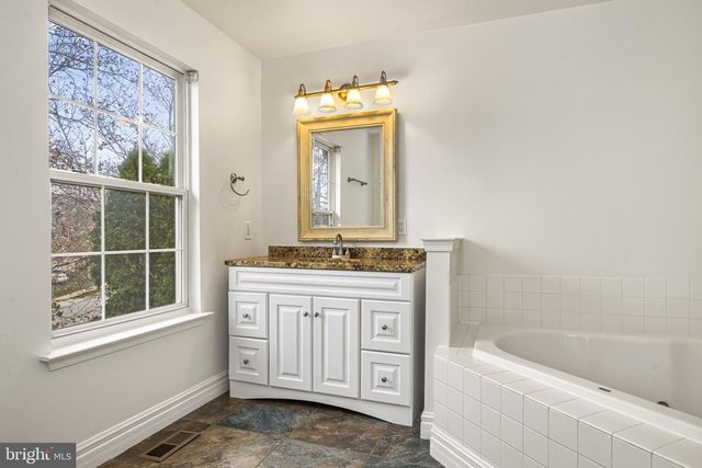 12 HUNT CLUB DR, Collegeville, PA 19426