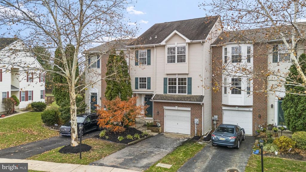 12 HUNT CLUB DR, Collegeville, PA 19426