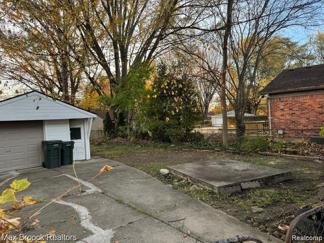 28127 Joan Street, Saint Clair Shores, MI 48081