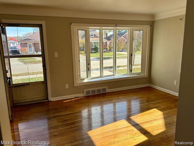 28127 Joan Street, Saint Clair Shores, MI 48081