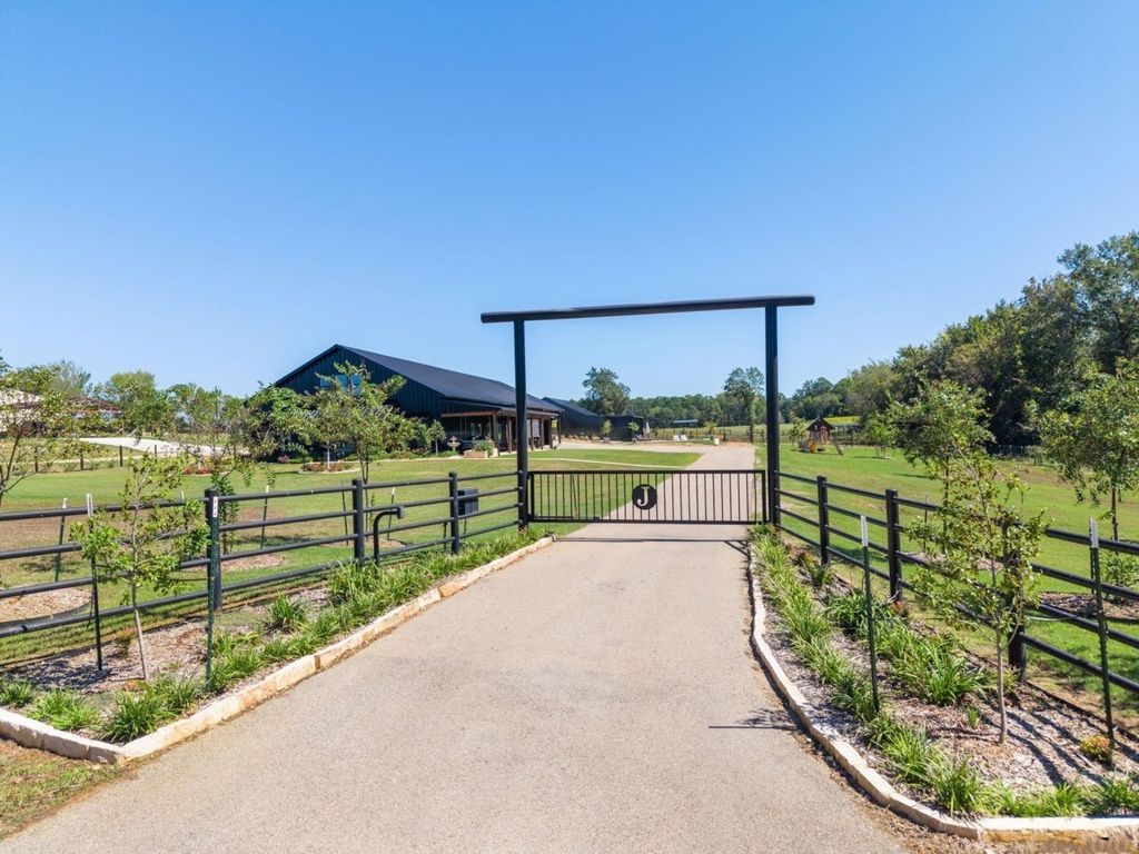 13127 S County Road 246, Arp, TX 75750