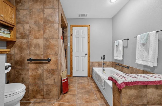 509 Wildewood Drive, Chandler, TX 75758