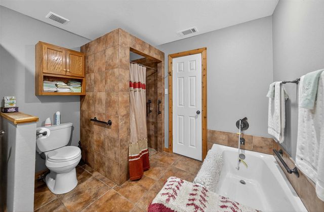 509 Wildewood Drive, Chandler, TX 75758