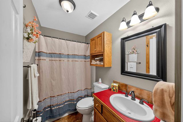 509 Wildewood Drive, Chandler, TX 75758