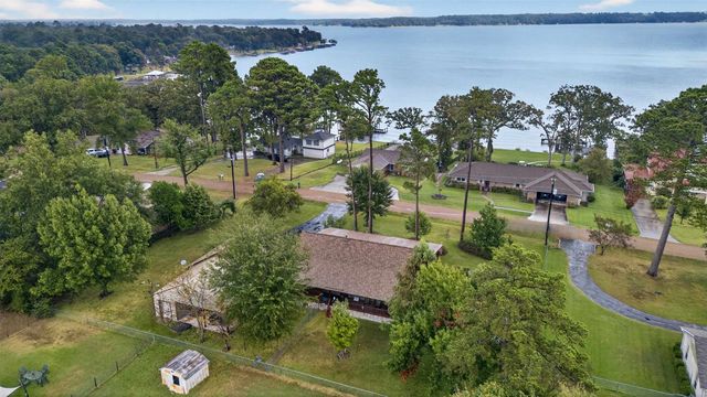 509 Wildewood Drive, Chandler, TX 75758