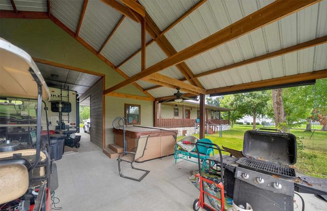 509 Wildewood Drive, Chandler, TX 75758