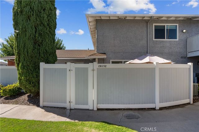 28152 Robin, Saugus, CA 91350