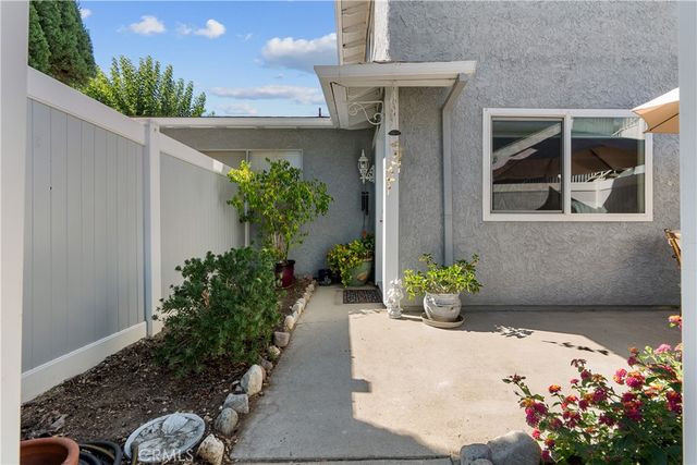 28152 Robin, Saugus, CA 91350