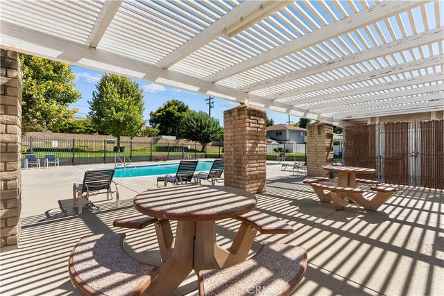 28152 Robin, Saugus, CA 91350